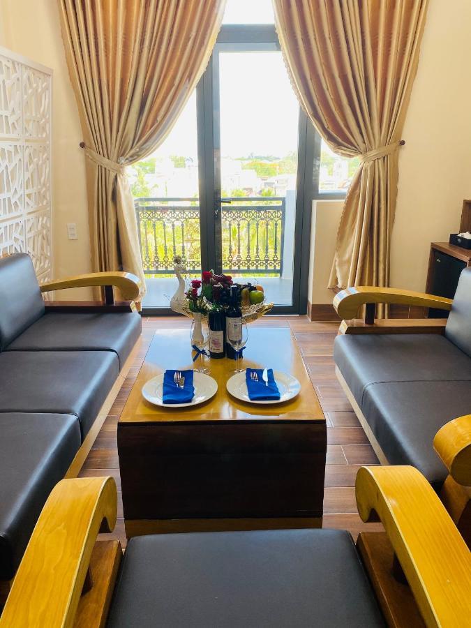 Khach San Yen Chau Hotell Chau Doc Exteriör bild