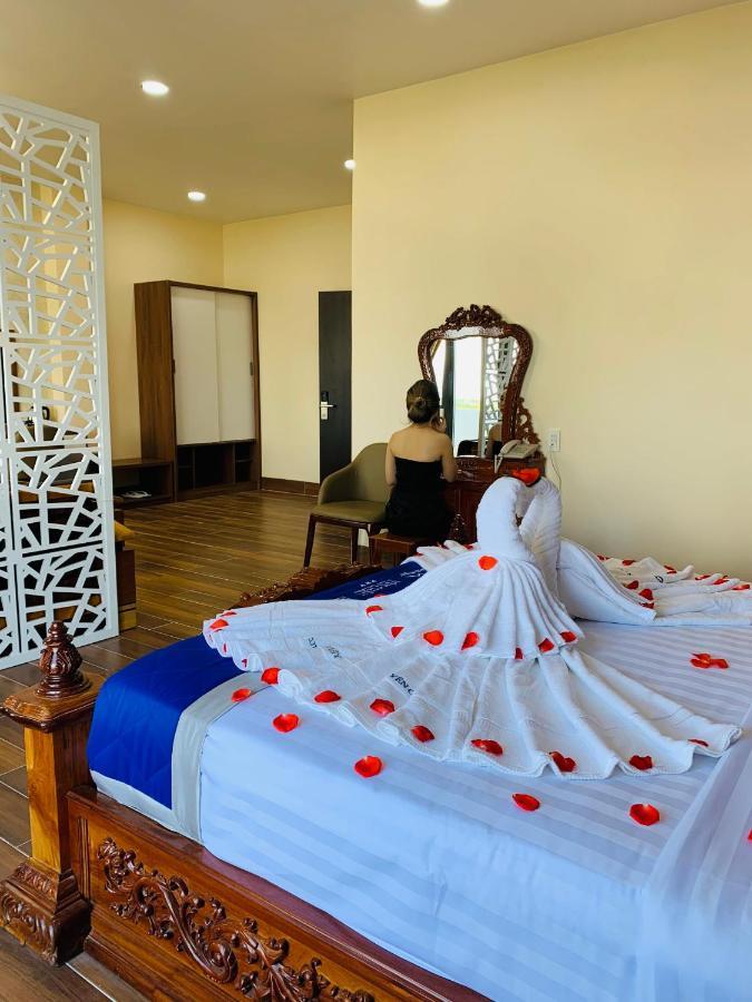 Khach San Yen Chau Hotell Chau Doc Exteriör bild