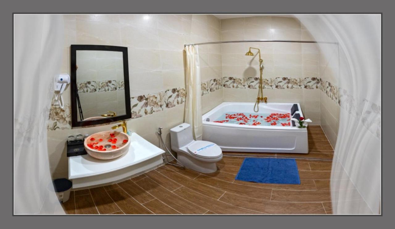 Khach San Yen Chau Hotell Chau Doc Exteriör bild